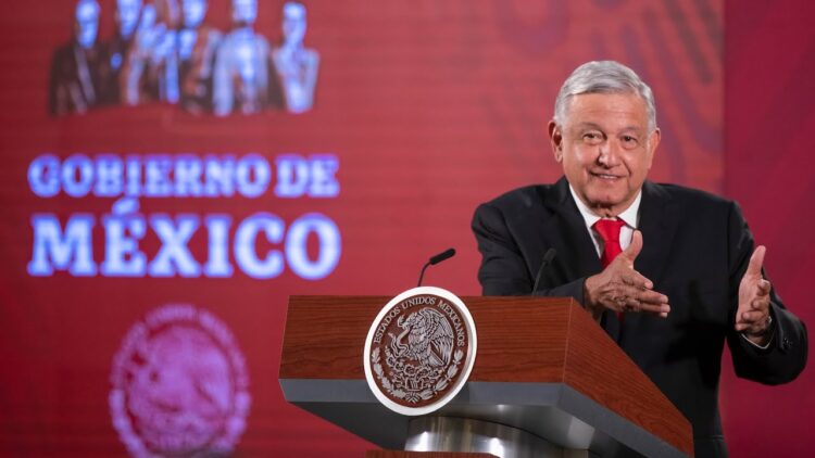 México seguirá avanzando sólo desterrando para siempre a los corruptos: AMLO