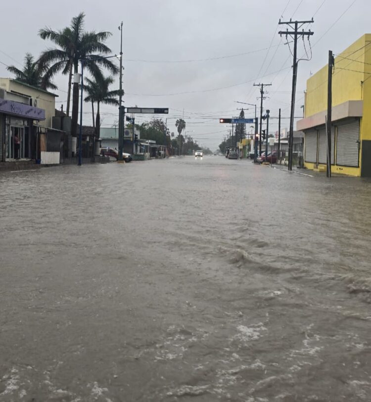 Ante fuertes lluvias funcionó desazolve de la red de drenaje; agua se desfoga rápido