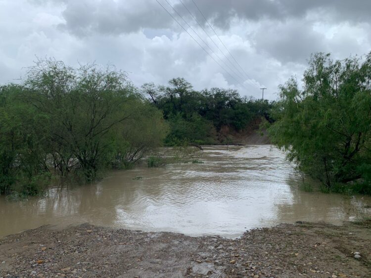 Caudal del río Conchos rebasa niveles e incomunica comunidades rurales en San Fernando