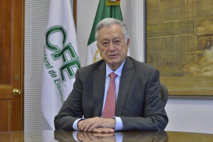 A TAMBOR BATIENTE / UN FUNCIONARIO QUE NO TIENE PALABRA