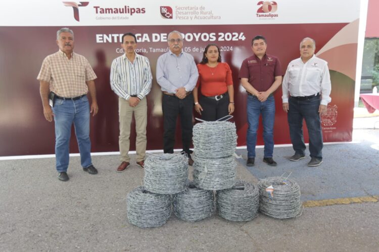 Apoya Desarrollo Rural a productores con material para cercos perimetrales