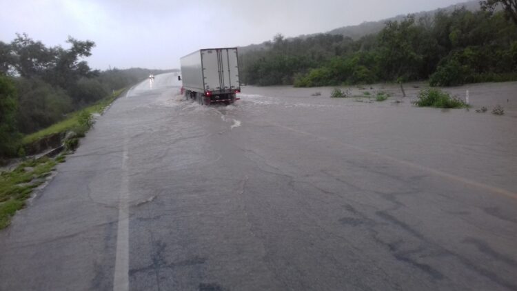 Lluvias mejoran panorama y aminoran temperatura de la “canícula”