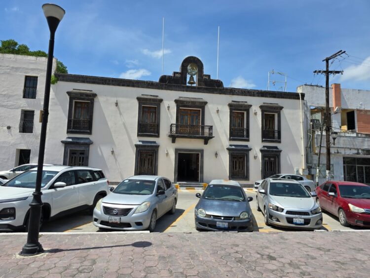 Trabajadores del Ayuntamiento de San Fernando se van de vacaciones por dos semanas
