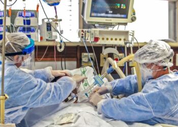 Se multiplican hospitalizaciones por COVID en México pero no hay emergencia aún