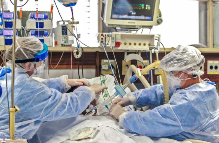 Se multiplican hospitalizaciones por COVID en México pero no hay emergencia aún
