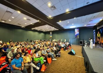 Amadrina Maybella Ramírez nueva generación de profesionistas egresados de la Universidad del Atlántico