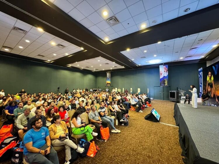 Amadrina Maybella Ramírez nueva generación de profesionistas egresados de la Universidad del Atlántico