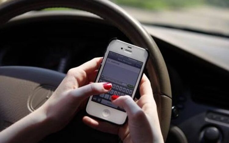 Usar el celular manejando, entre principal causa de accidentes