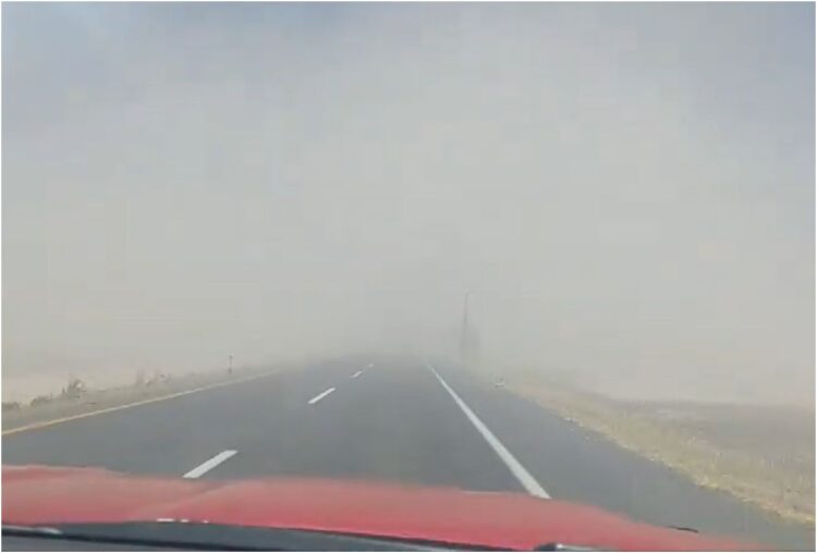 Erosión siguen provocando peligrosas tolvaneras en carreteras de la región