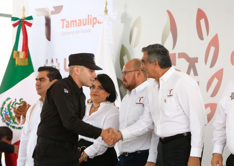 Preside gobernador ceremonia de graduación de cadetes que se incorporan a la Guardia Estatal