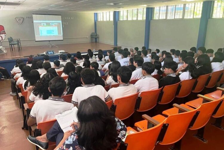 Entregan Premio Estatal de Antigüedad a 220 trabajadores de la salud