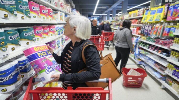 Contrario a pronósticos, baja la inflación en México…