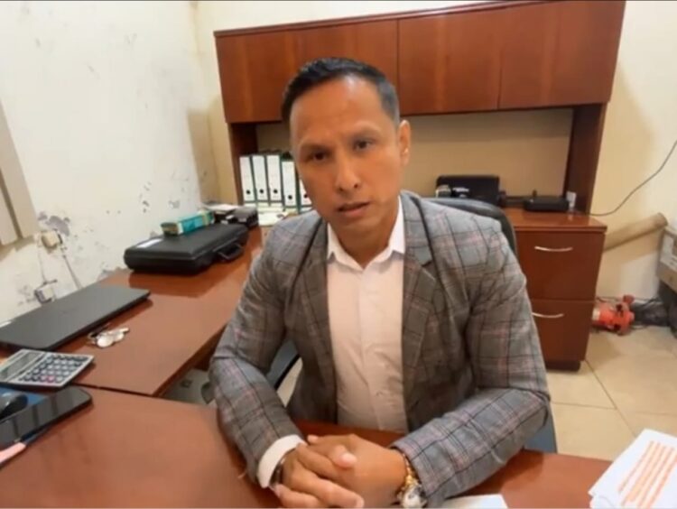 A TAMBOR BATIENTE/ UN FUNCIONARIO MUY SINGULAR