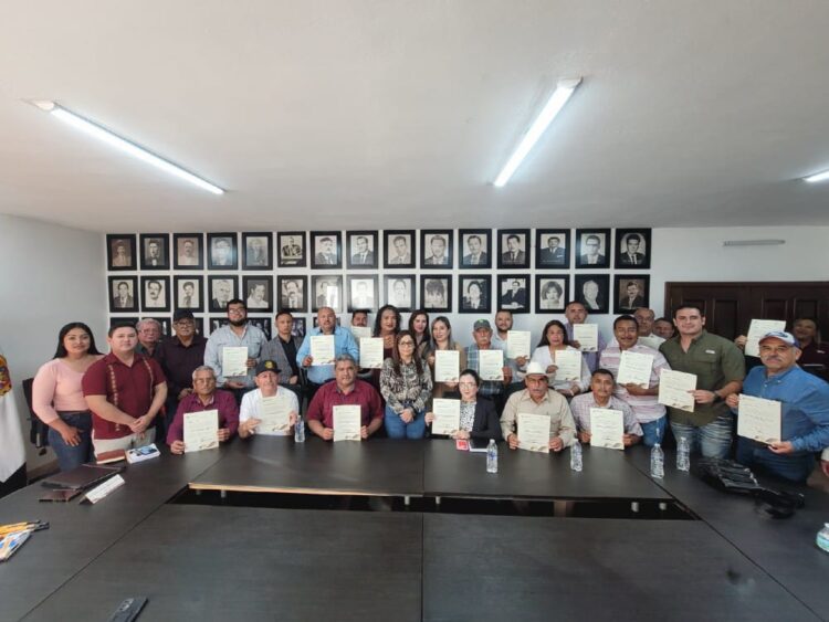 Entrega la alcaldesa Verónica Aguirre de los Santos más nombramientos a funcionarios