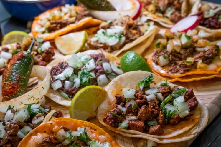 A TAMBOR BATIENTE POBRE MÉXICO, TAN LEJOS DE DIOS…