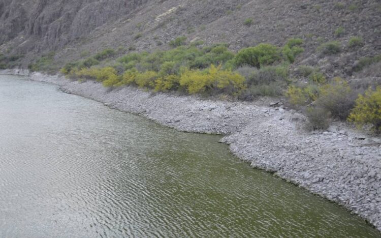 Mantiene PEMEX contaminación sobre el rio “Conchos”