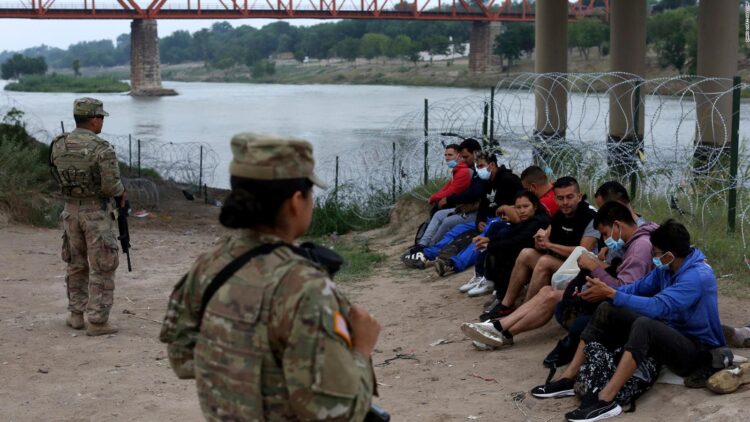 Trump usará al ejército para deportar a indocumentados