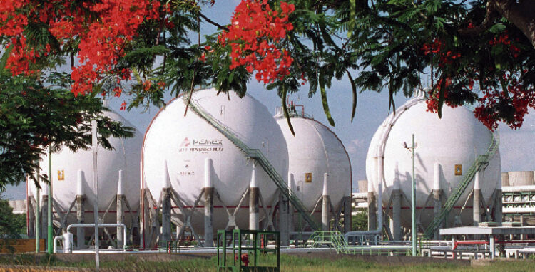 México busca mayor almacenamiento de gas natural por temor a que Trump lo use en renegociación el T-MEC