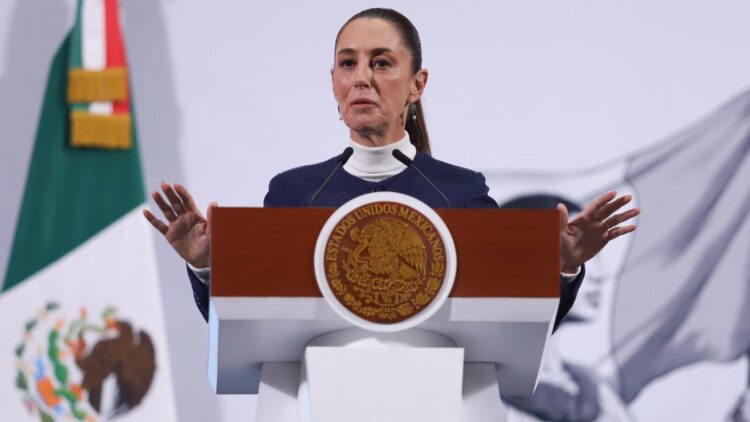 Sheinbaum ‘expulsa’ a la Suprema Corte de ceremonia de la Constitución: ‘Pedimos respeto’