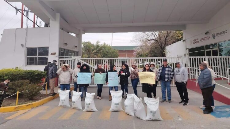 A TAMBOR BATIENTE/ MÁS AGRAVIOS AL CAMPO