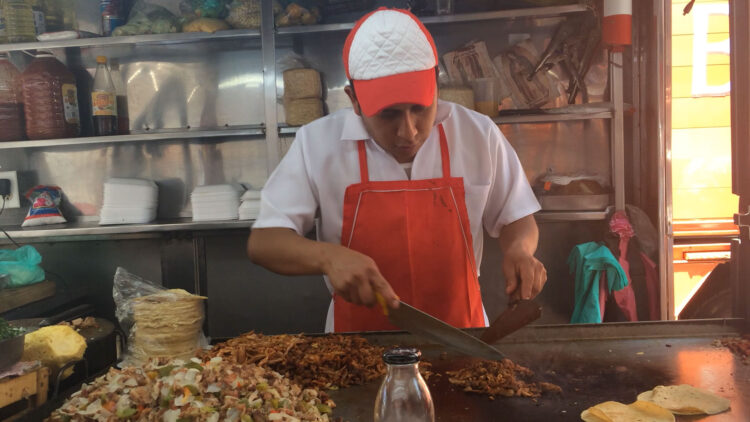 Por salud de la población COEPRIS supervisa a manejadores de alimentos