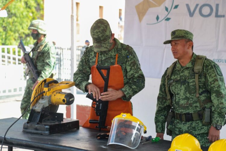 Preside gobernador Américo Villarreal ceremonia del Día de la Bandera