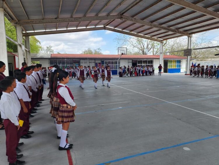 Preside gobernador Américo Villarreal ceremonia del Día de la Bandera