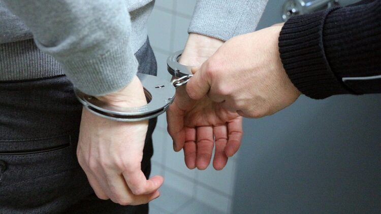 Crece frustración de Trump por bajas deportaciones, cesa al jefe del ICE