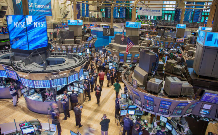 Las acciones en Wall Street caen ante la perspectiva de una guerra comercial a nivel global