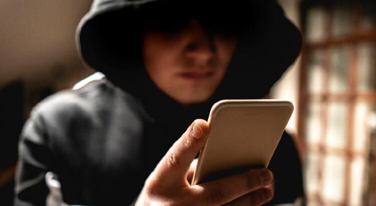 Sacrílegos no respetan ni a los curas, “hackean” WhatsApp del padre Mauricio