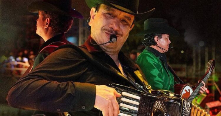 Entrega el gobernador a Tula la cruz más grande de México