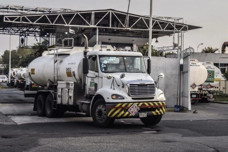 Resuelto, el tema de desabasto de gasolina en algunos puntos del país: Sheinbaum