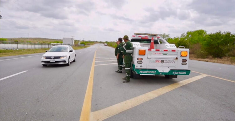 “Ángeles Verdes” prestan ayuda invaluable cuando surgen problemas en carretera