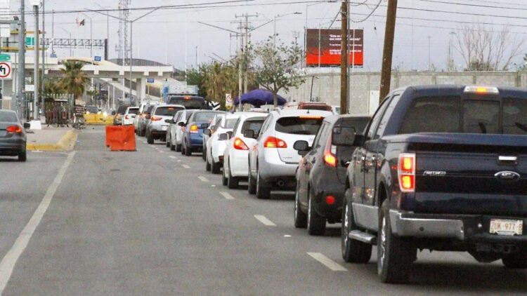 Multiplican costo del permiso para viajar a Estados Unidos por vía terrestre