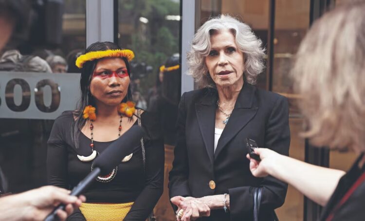 Jane Fonda y Eugenio Derbez alzan la voz por el Amazonas