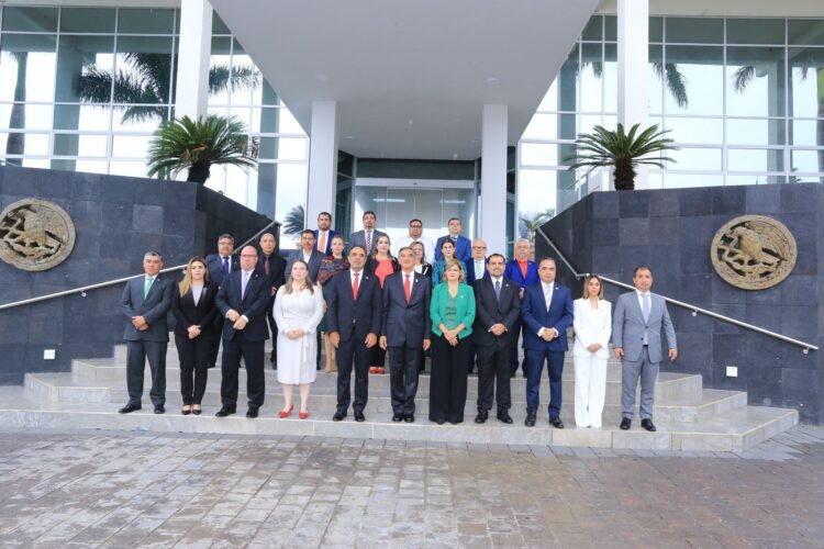Recorrió presidenta empacadora de carbón vegetal “El Bernal”