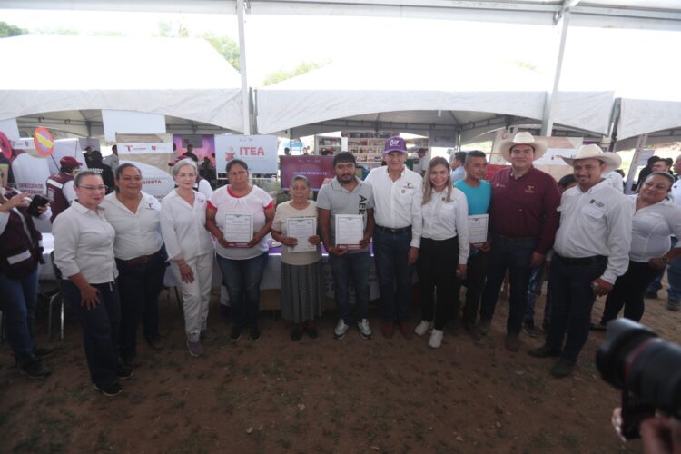 Llevan Américo y María la brigada Transformando Familias hasta el municipio de San Nicolás