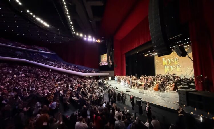 Se llena de dolor el Auditorio Nacional por el homenaje a José José en sinfónico