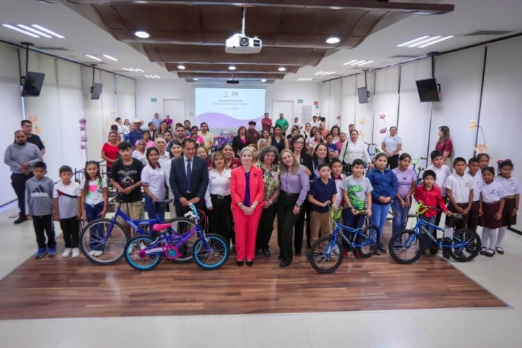 Entregan Gobierno, DIF Tamaulipas y Fundación Telmex Telcel bicicletas del programa “Ayúdame a llegar”