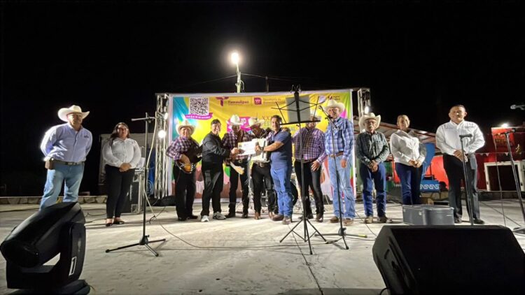Familias de la Villa de Méndez disfrutan del Festival Internacional