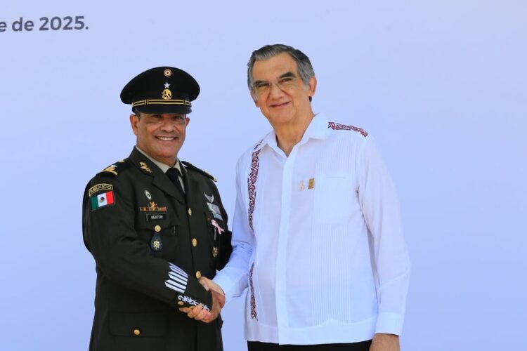 Asiste gobernador Américo Villarreal a toma de protesta del comandante interino de la 48 Zona Militar