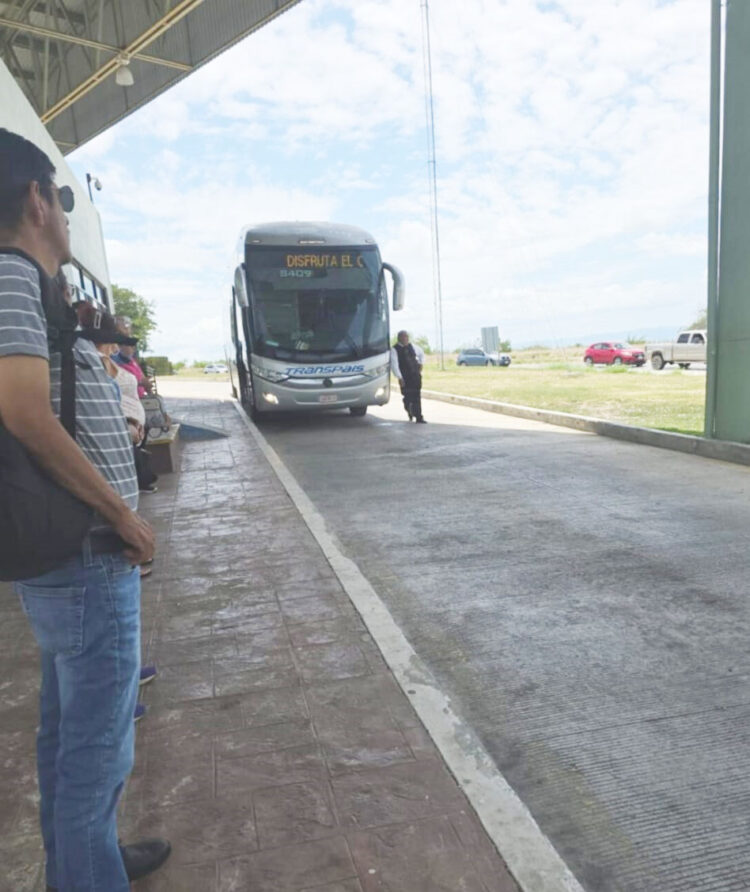 Moderniza gobierno de Américo acceso a poblado El Chorrito