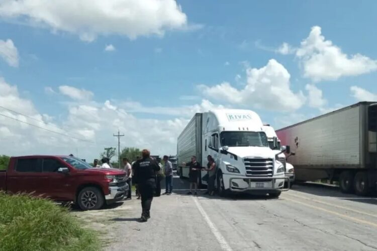Entrega SET bases laborales a personal del Centro Estatal de Tecnología Educativa