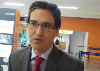 T E C L A Z O S/¿TENDRÁ QUE IRSE ERASMO DE MADERO?