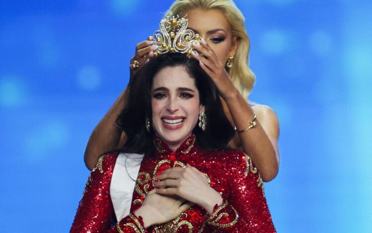 Sheinbaum felicita a Fátima Bosch tras ganar Miss Universo 2025