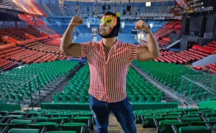 Rugido, el conductor de bicitaxi que dominó las calles y ahora brilla dentro de la lucha libre