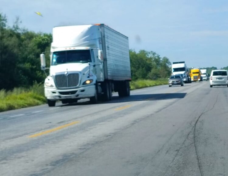 Carreteras que pasan por San Fernando están saturadas… y falta más