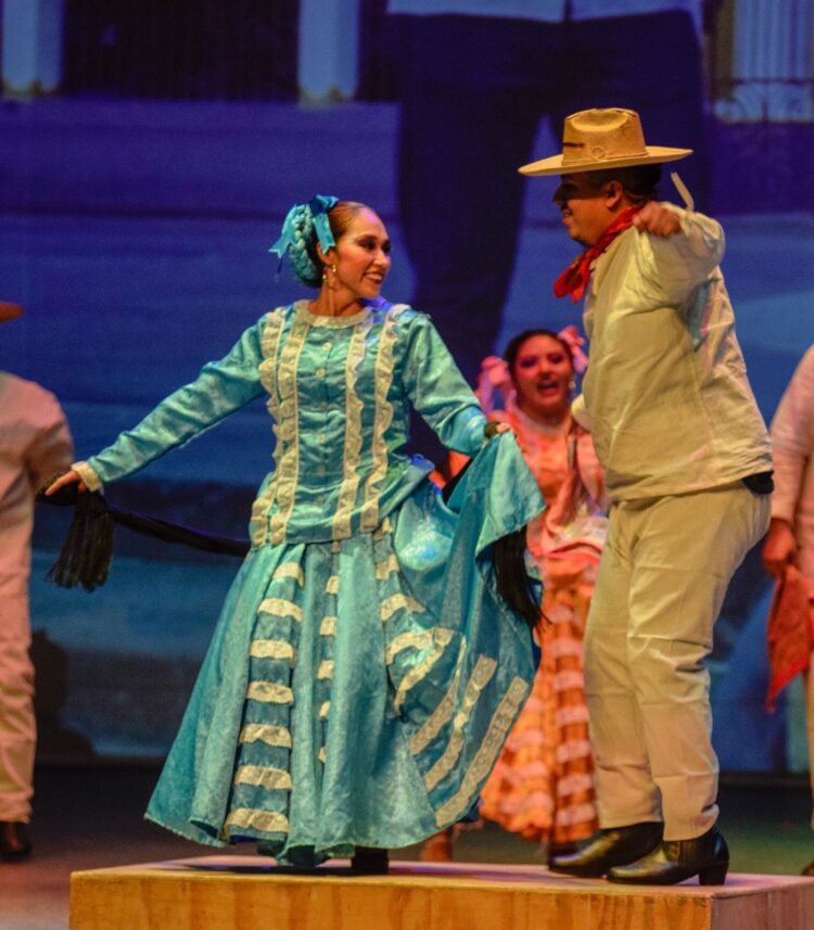 Celebra UT Nuevo Laredo quince años de constancia y talento artístico de su grupo Mazátl