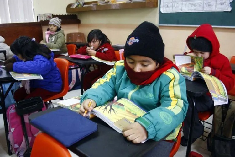 Frente frio intenso en el regreso a clases en zona de San Fernando