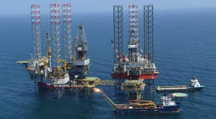 Desploma producción de crudo de Pemex a su peor nivel ¡en 46 años!